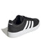 Tenis sneaker zapato deportivo adidas color negro con lineas blancas y suela de color blanco estilo casual informal urbano para jovenes