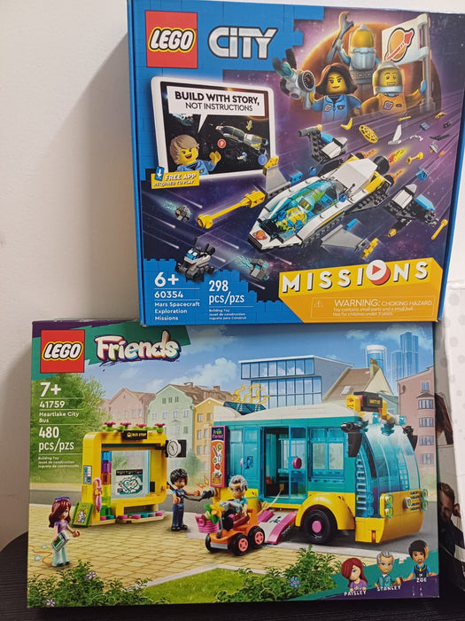 Lote Grado A 3 SETS DE JUGUETES LEGO NUEVOS (LEGO City Misiones de exploración espacial de Marte, LEGO Icons Queer Eye Loft de los 5 Fab, LEGO Friends Autobús de Heartlake City )